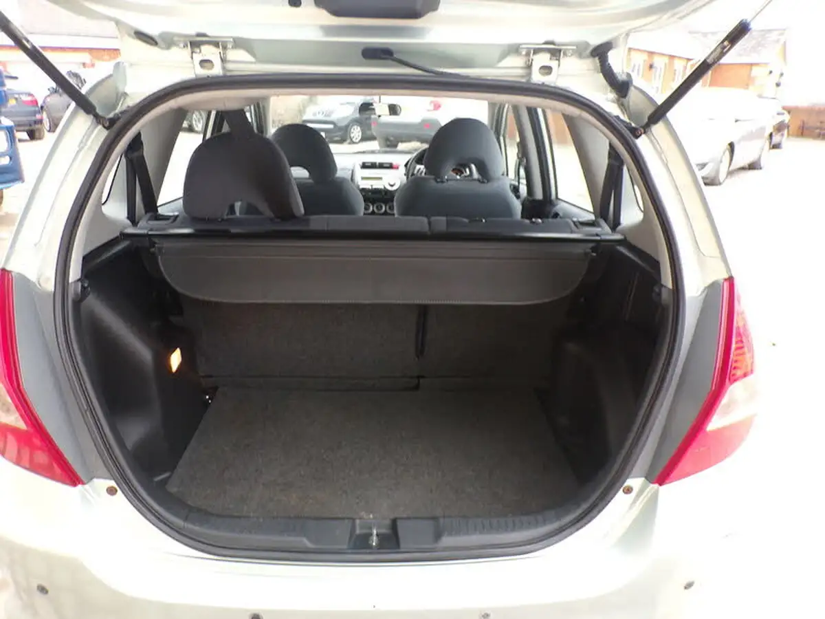 2008-honda-jazz-14-se-big-16