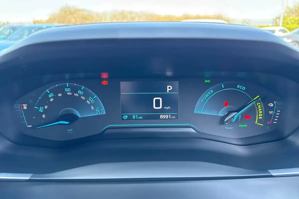 2021-peugeot-2008-suv-e-allure-big-43