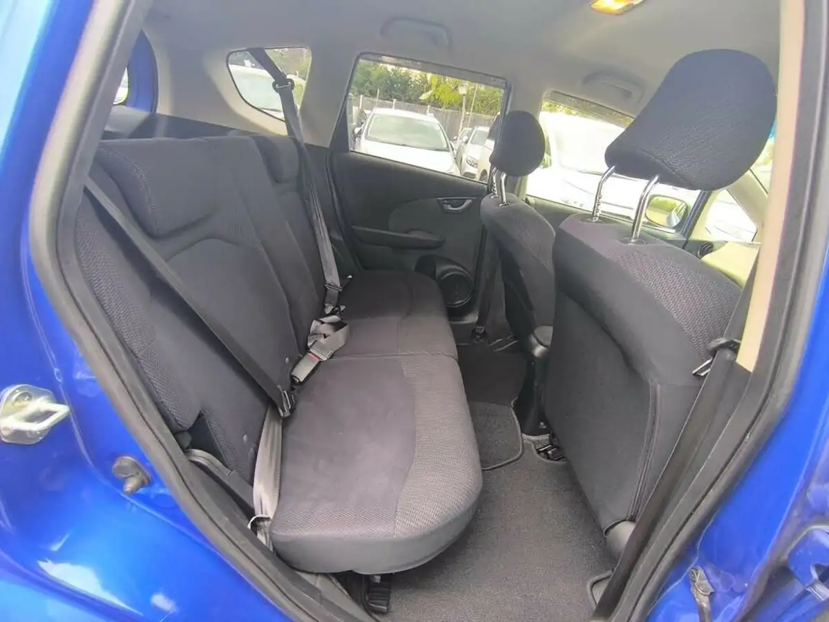 2012-honda-fit-13-hybrid-jazz-big-10