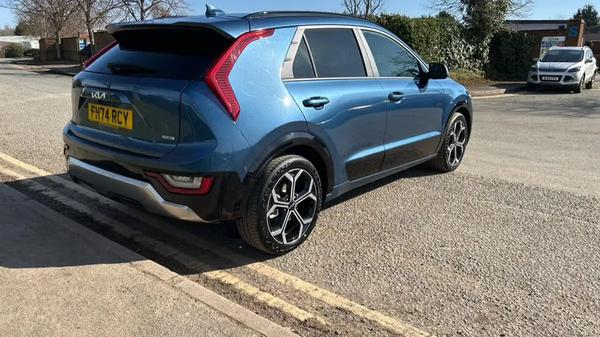 2025-kia-niro-16-gdi-4-168bhp-phev-111kwh-big-30