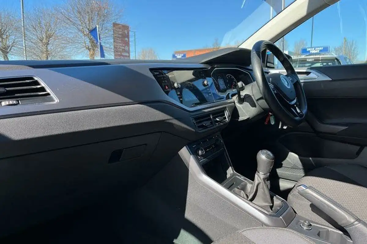 2021-volkswagen-polo-10-active-big-17