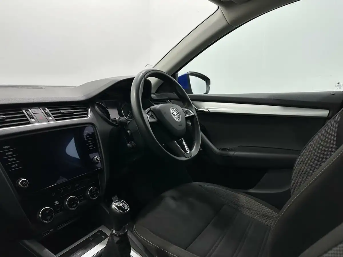 2020-skoda-octavia-16tdi-se-technology-estate-big-27
