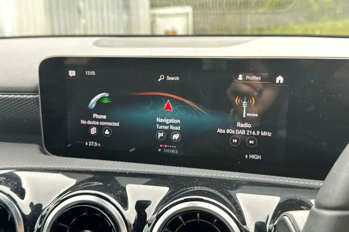 2020-mercedes-benz-a-class-15d-a180d-sport-executive-hatchback-5d-big-23