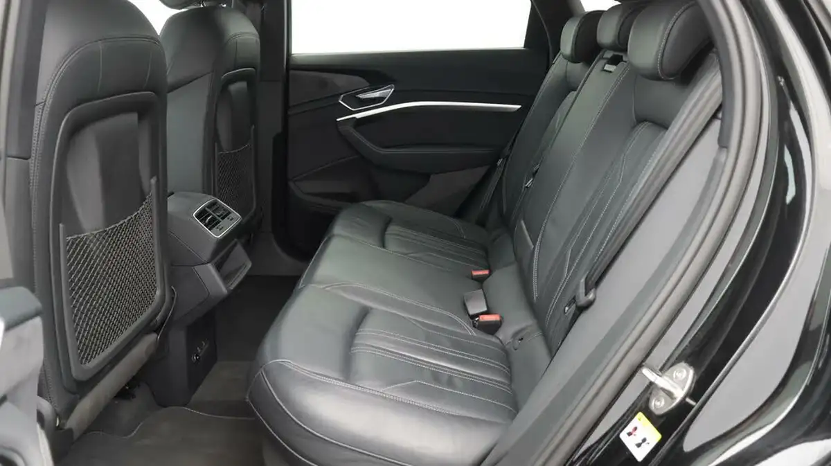 2023-audi-e-tron-55e-s-line-sportback-big-16