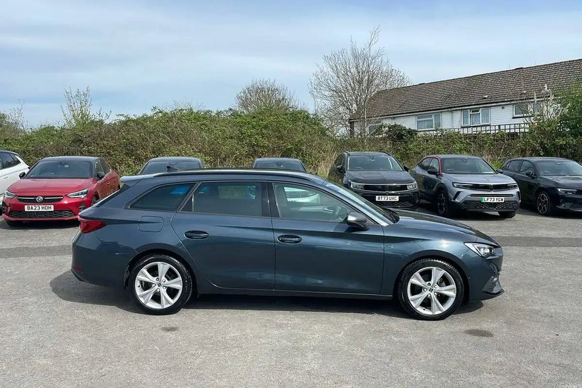2022-seat-leon-15-etsi-fr-estate-big-4