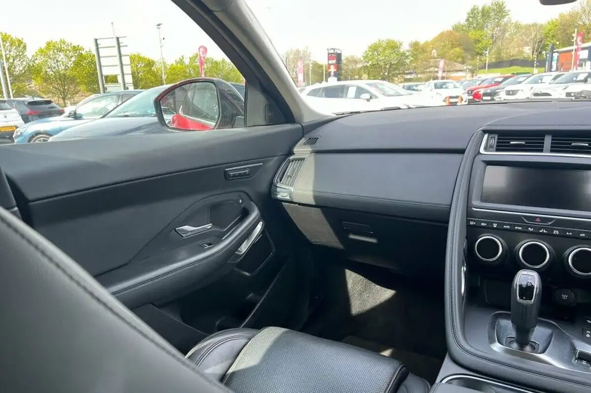 2020-jaguar-e-pace-20-i4d-se-150ps-awd-auto-big-23