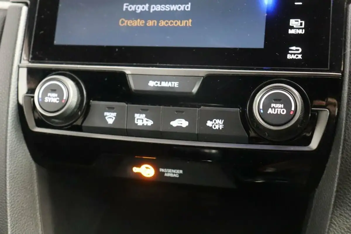 2018-honda-civic-16-i-dtec-sr-hatchback-5d-big-27