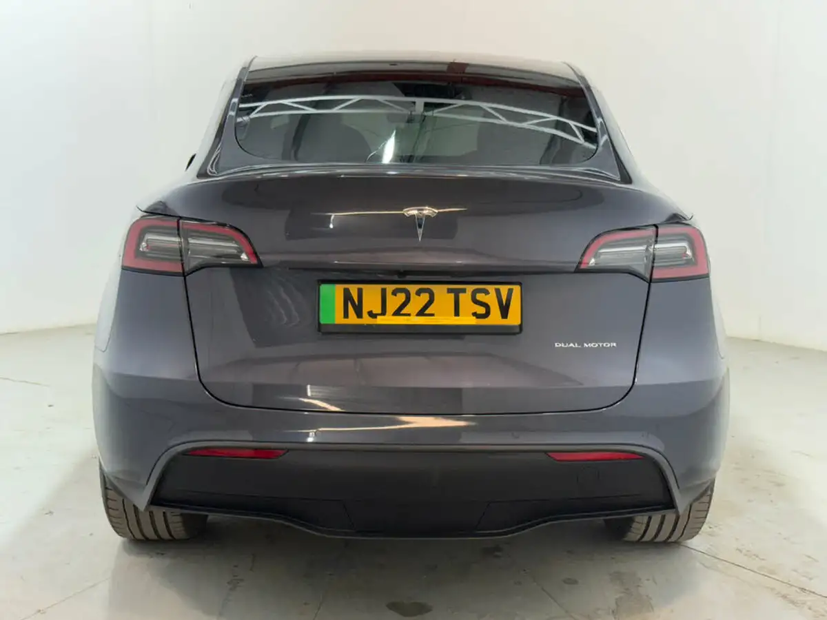 2022-tesla-model-y-e-long-range-big-7