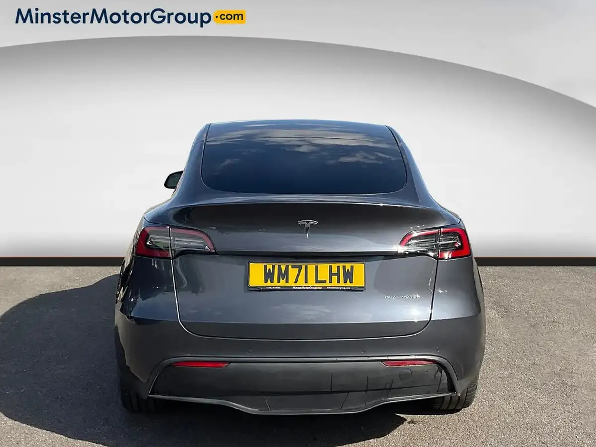 2022-tesla-model-y-e-long-range-big-2