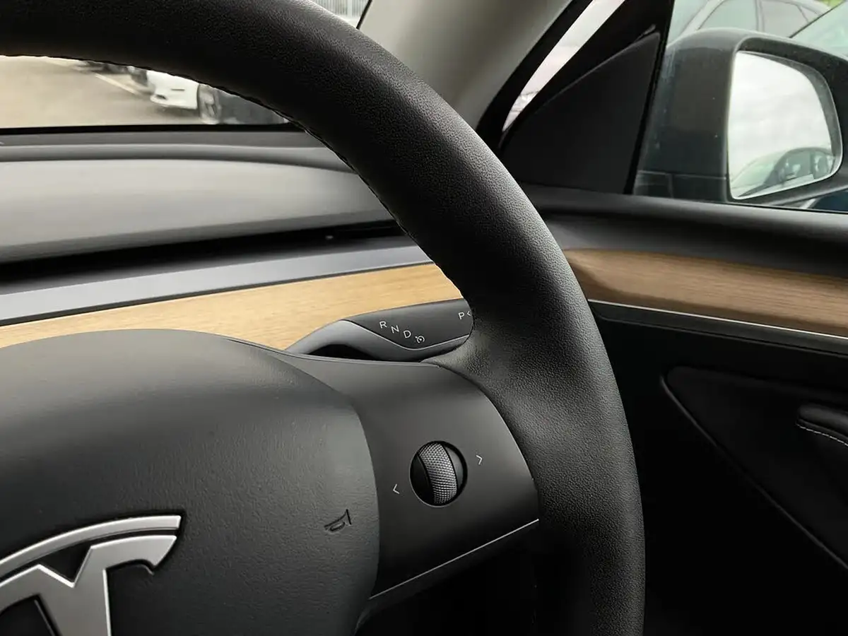 2022-tesla-model-y-e-long-range-big-26