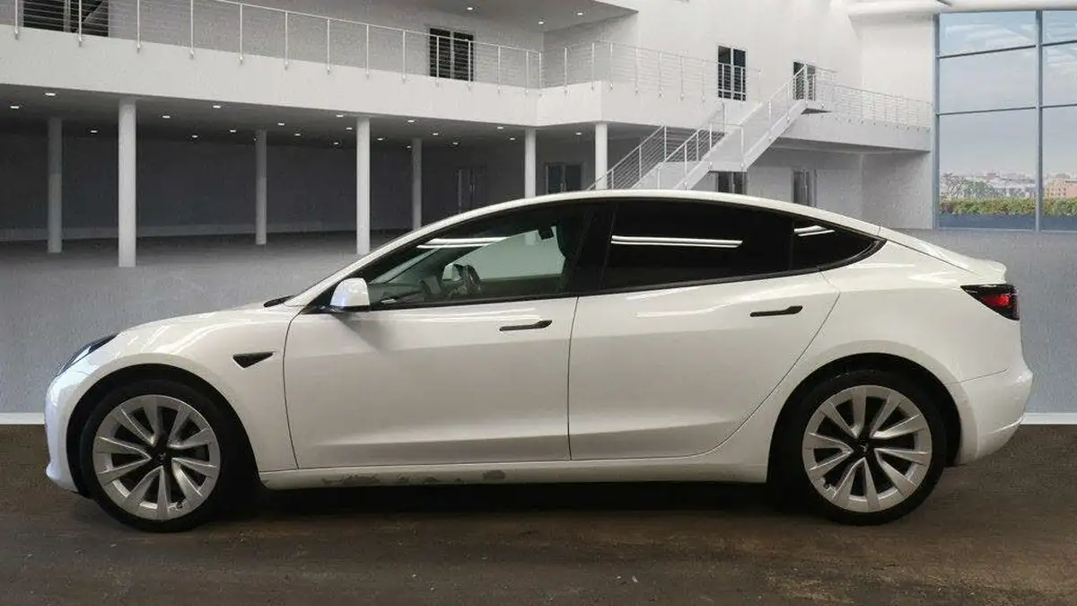 2020-tesla-model-3-e-long-range-big-5