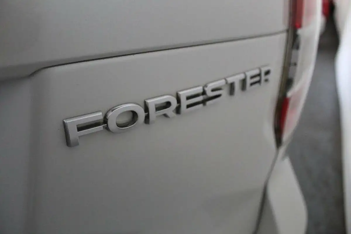 2014-subaru-forester-20-xe-premium-lineartronic-big-11