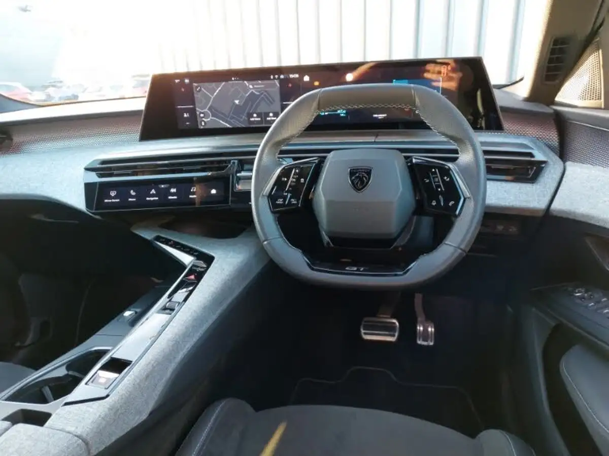 2024-peugeot-3008-suv-e-gt-big-6