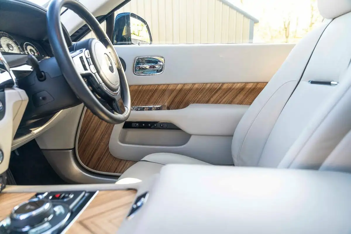2014-rolls-royce-wraith-v12-big-11
