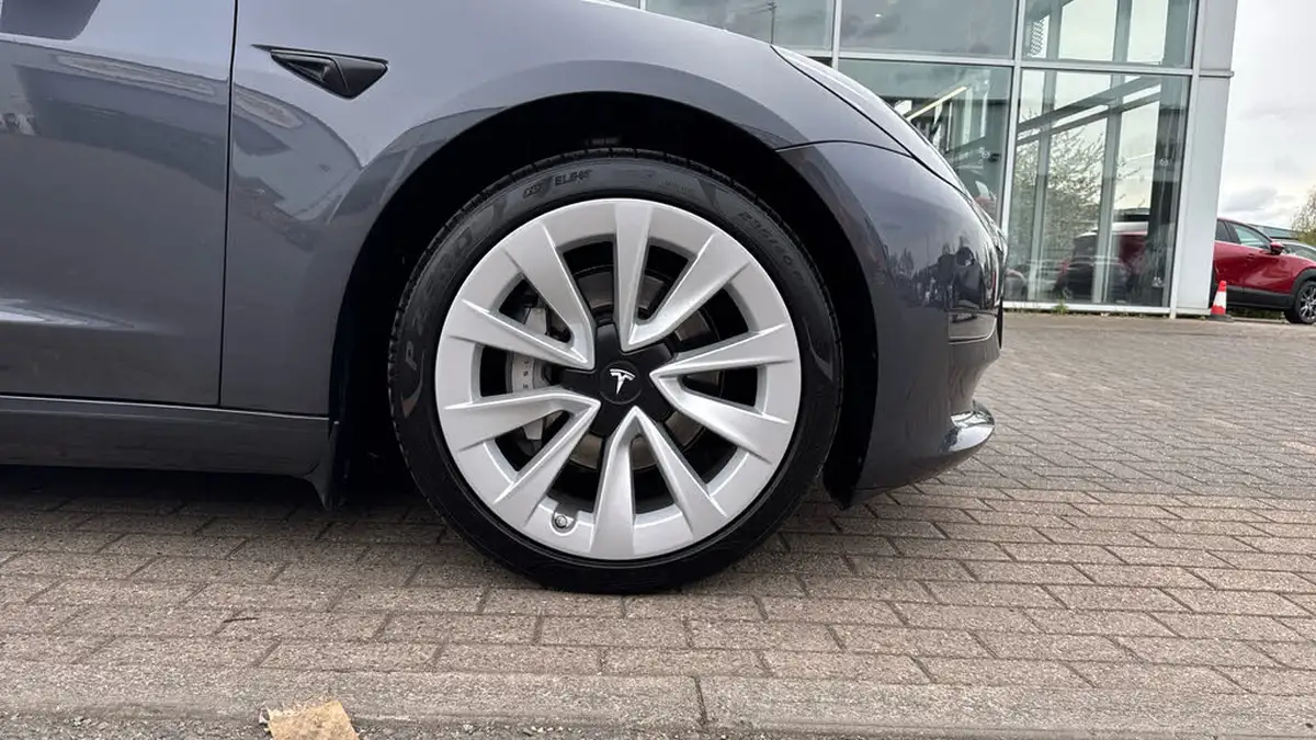 2022-tesla-model-3-e-long-range-big-19