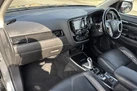 2017-mitsubishi-outlander-20-4hs-phev-5st-small-9