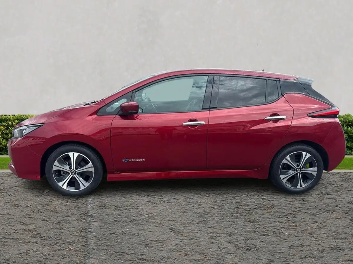 2019-nissan-leaf-e-tekna-big-5