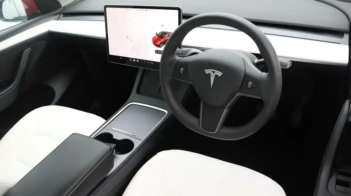 2022-tesla-model-y-e-long-range-big-8