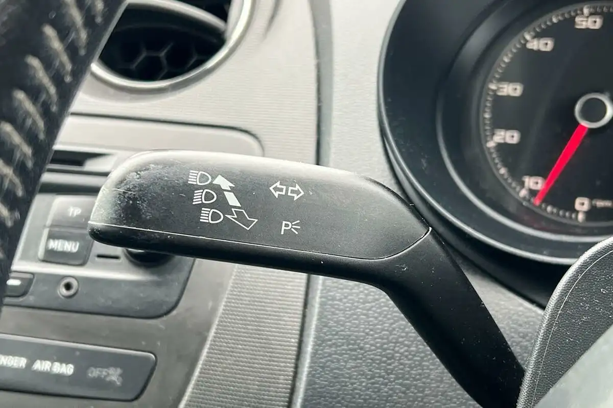 2015-seat-ibiza-14-toca-hatchback-5d-big-25