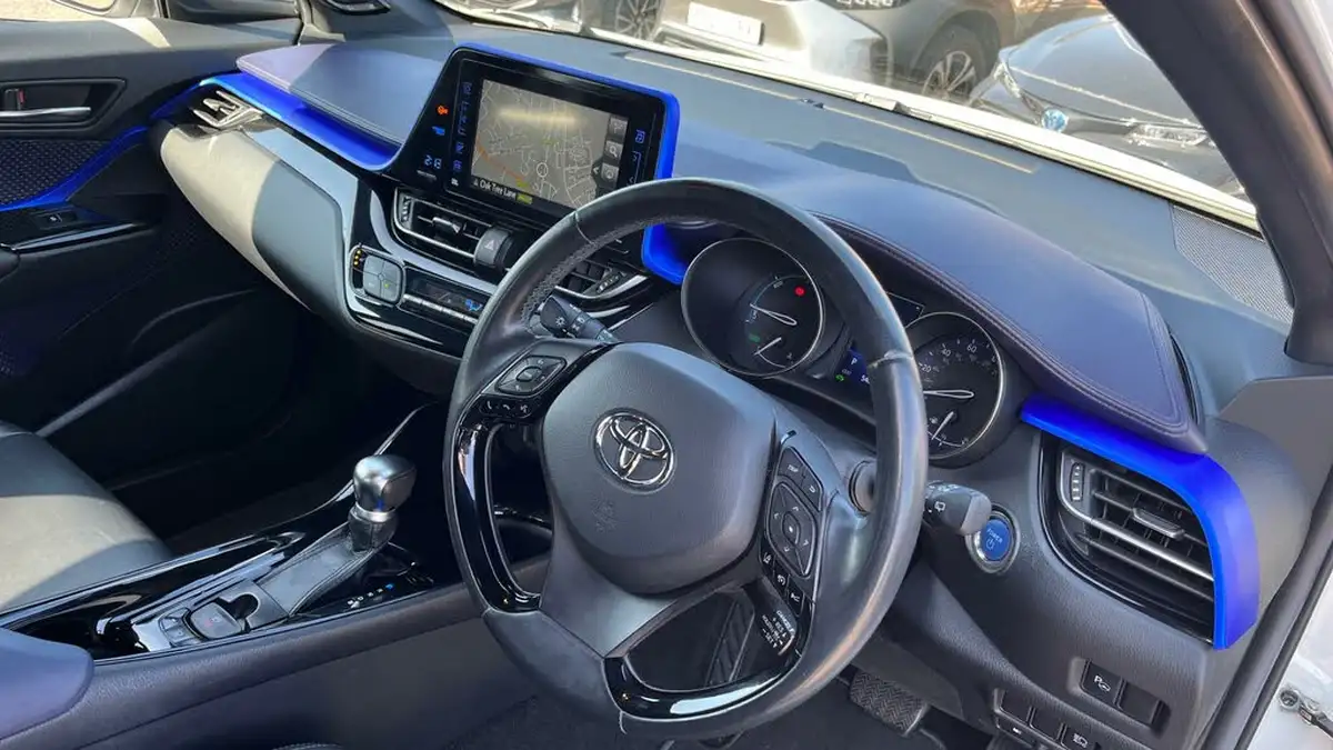 2017-toyota-c-hr-18-vvt-i-dynamic-big-21