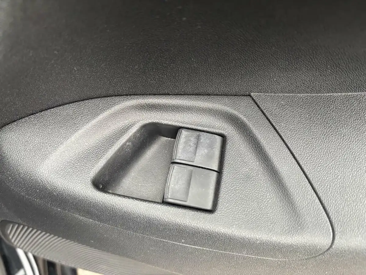 2018-citroen-c1-10-vti-elle-big-48