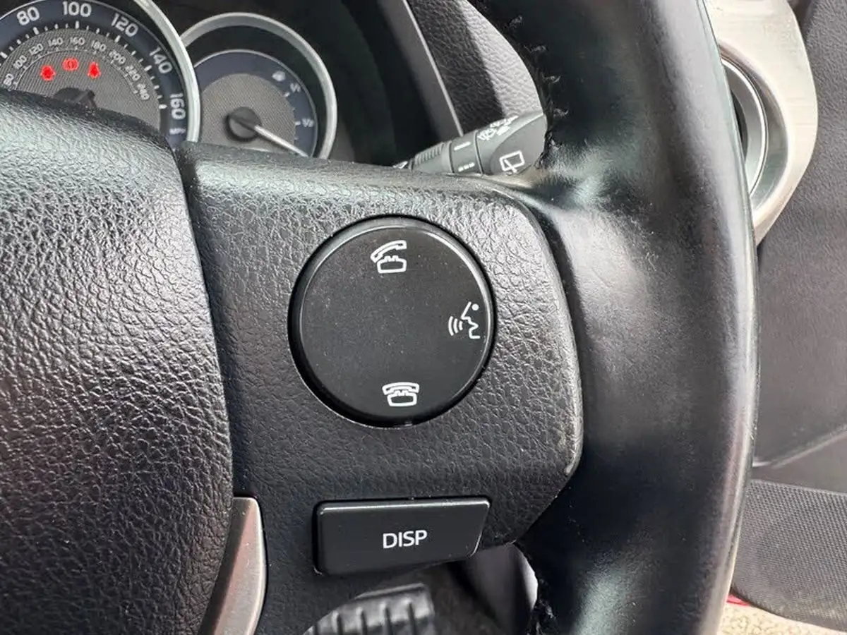 2014-toyota-auris-16-icon-hatchback-multidrive-s-big-26