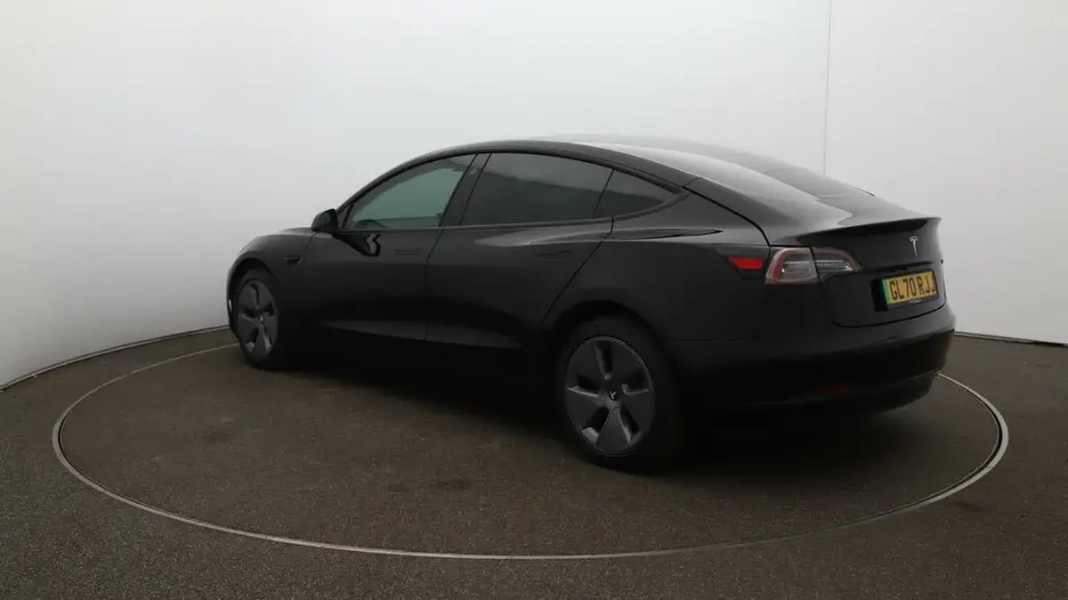2020-tesla-model-3-e-long-range-big-5