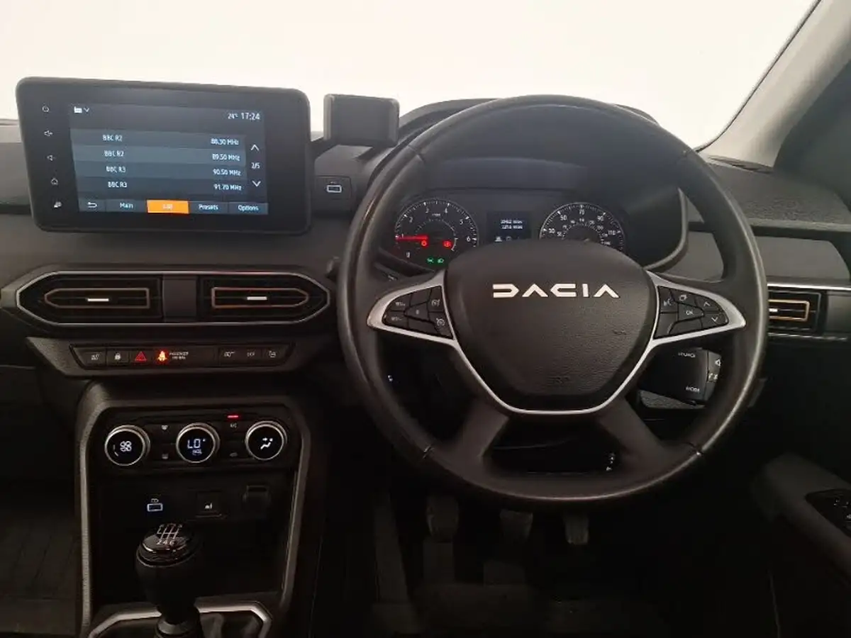 2023-dacia-sandero-stepway-10-tce-essential-90bhp-big-6