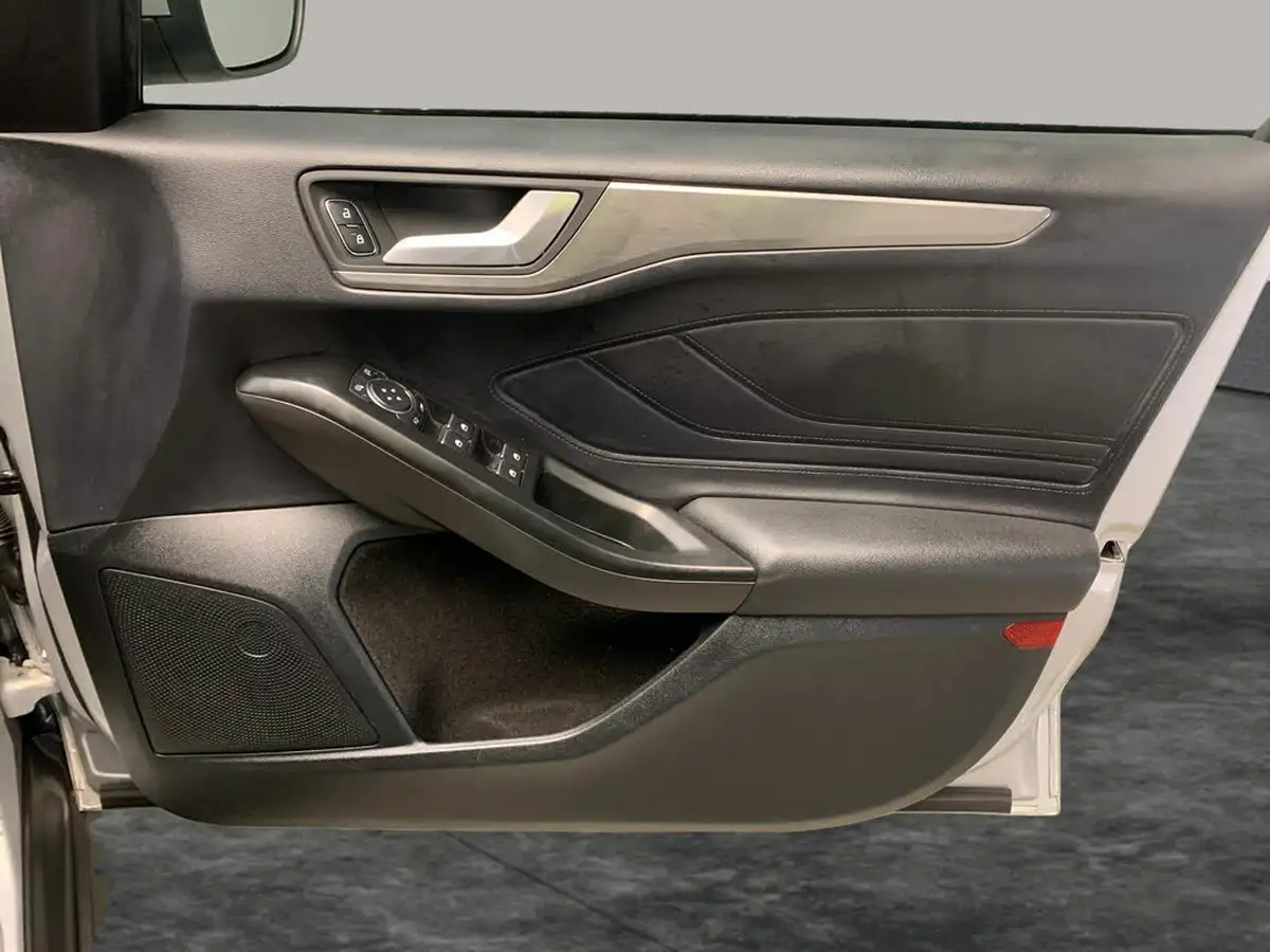 2021-ford-focus-15-titanium-edition-hatchback-big-36