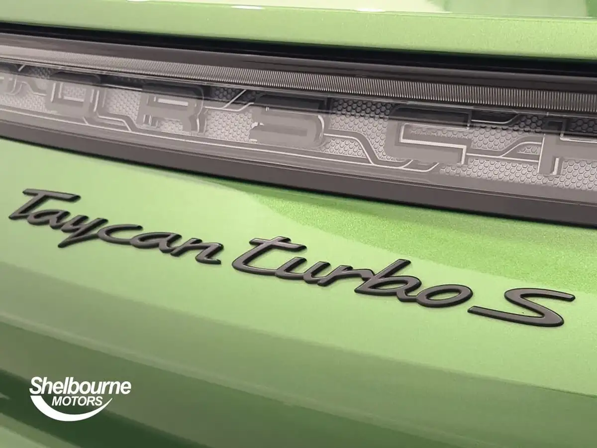 2022-porsche-taycan-e-turbo-s-big-25