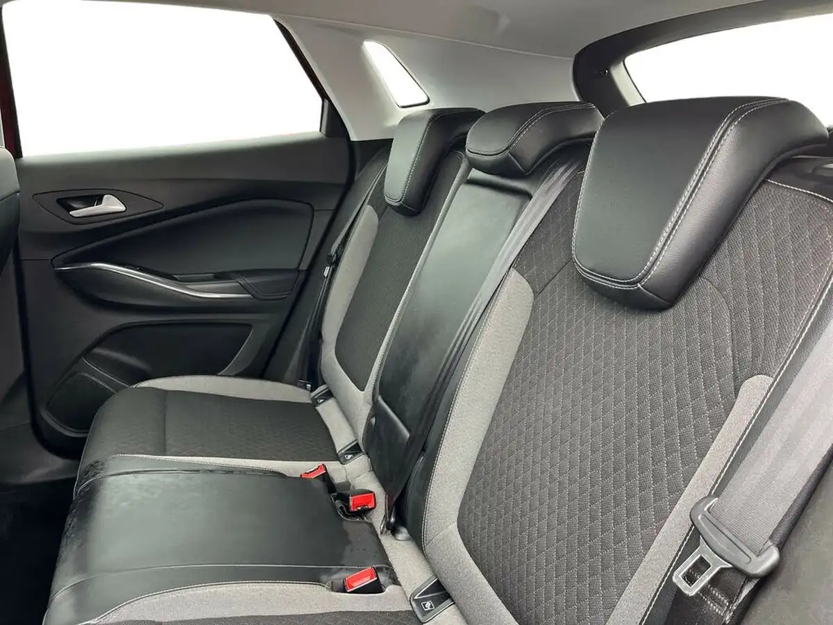 2021-vauxhall-grandland-x-12-sri-nav-big-10