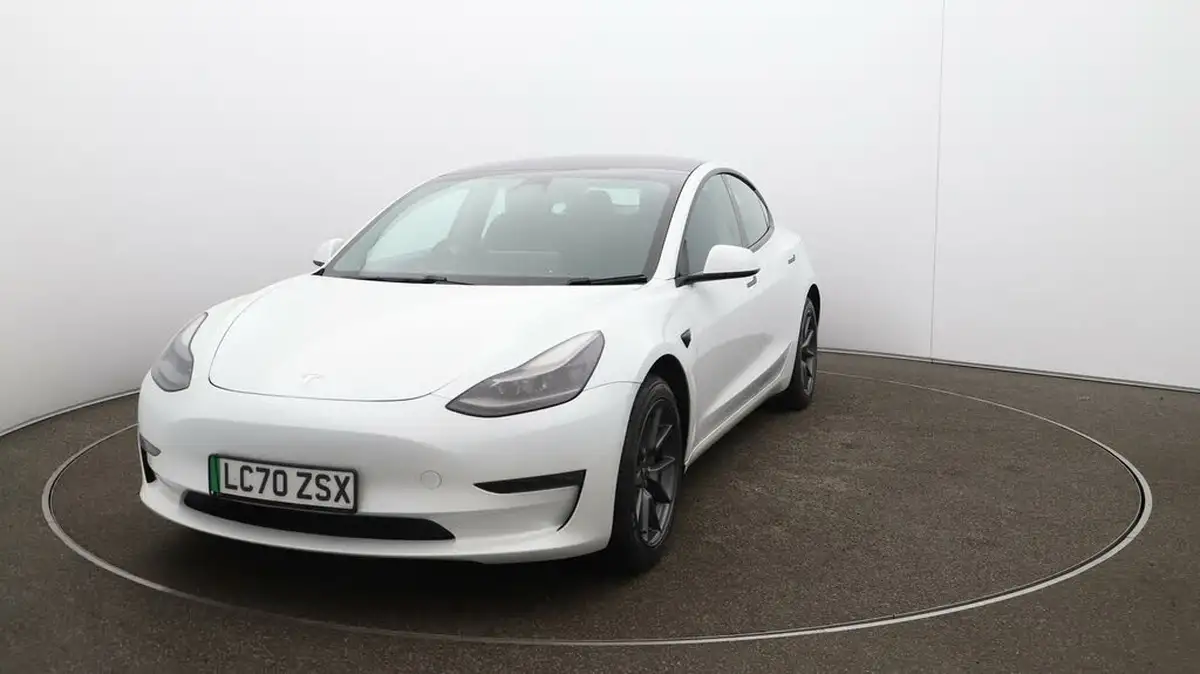 2020-tesla-model-3-e-long-range-big-37