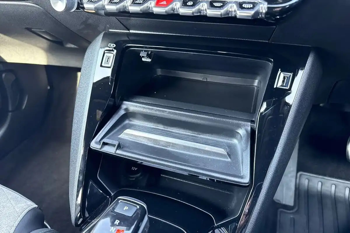 2021-peugeot-208-e-gt-premium-big-58