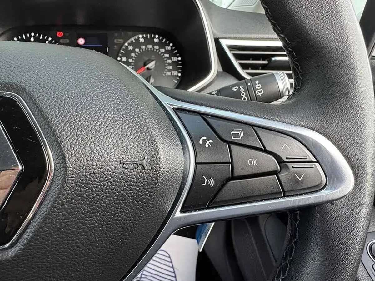 2020-renault-clio-10-sce-play-75bhp-big-32