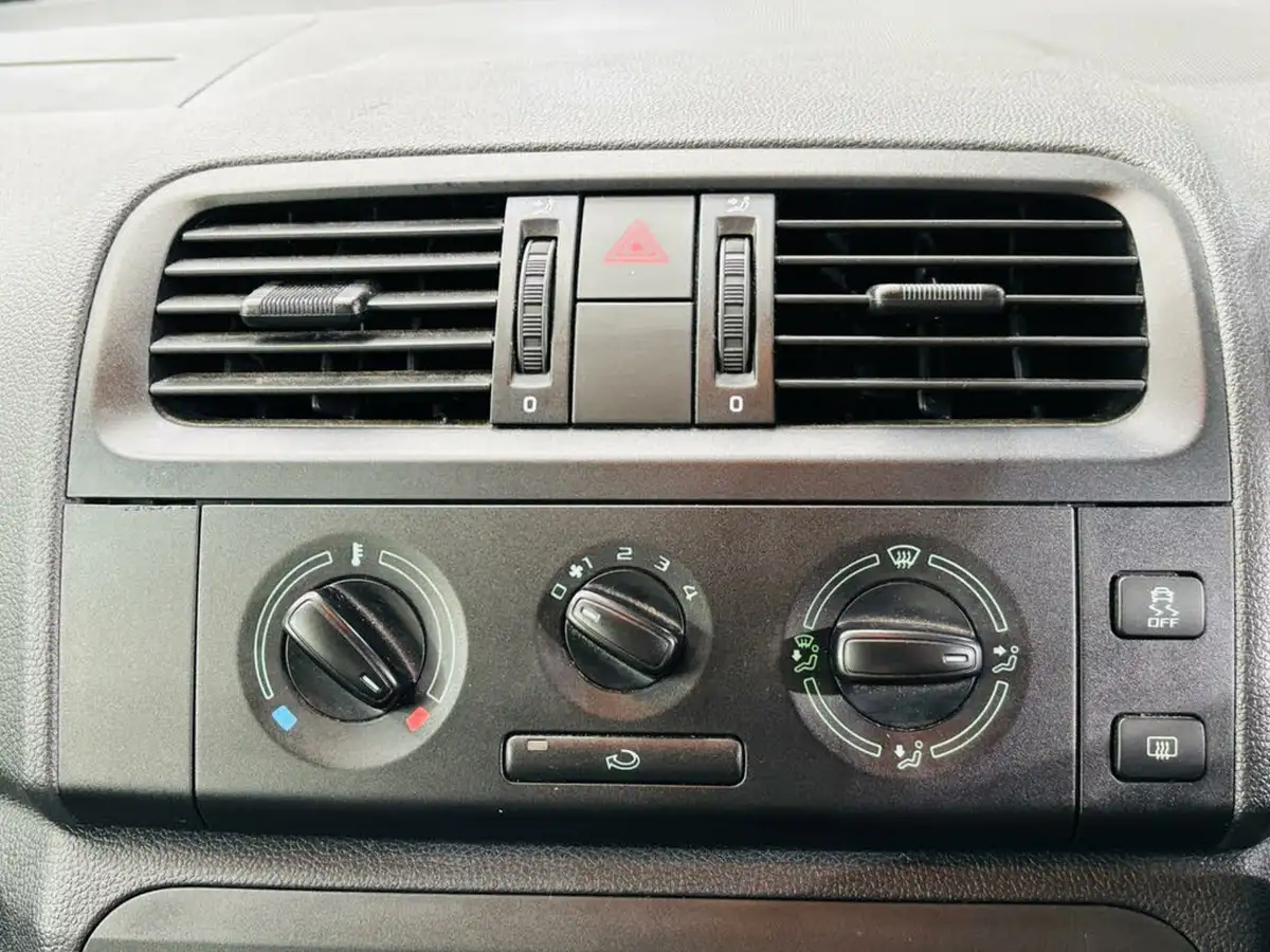 2011-skoda-roomster-12-s-1197cc-dsg-big-14