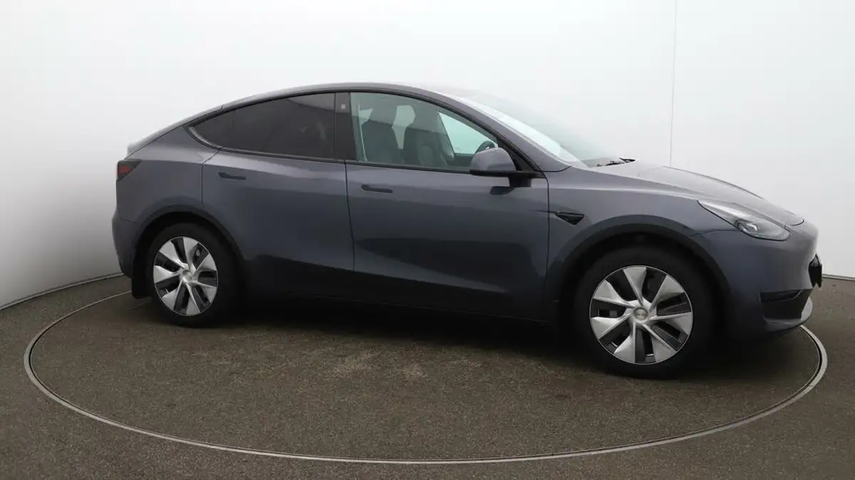 2023-tesla-model-y-e-rwd-big-37