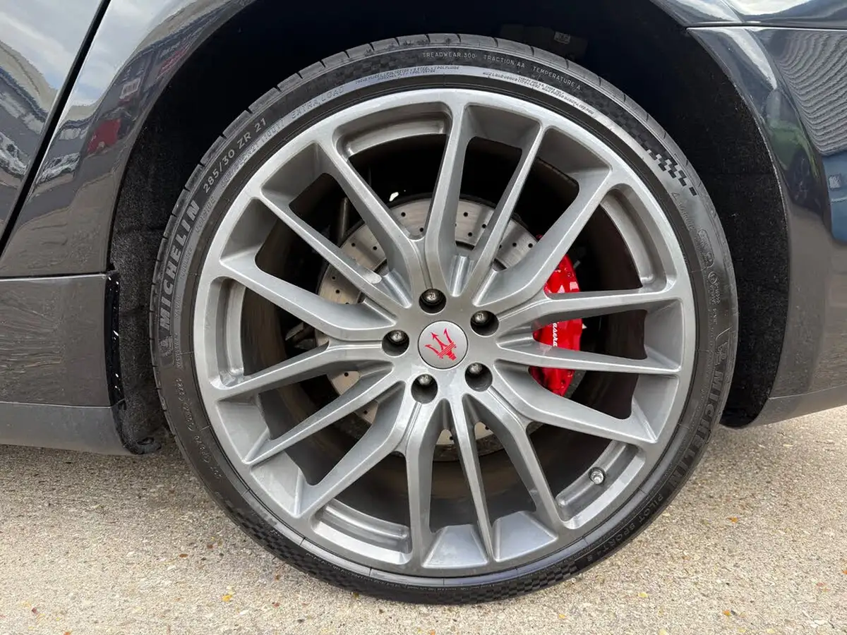 2015-maserati-quattroporte-38-gts-big-30