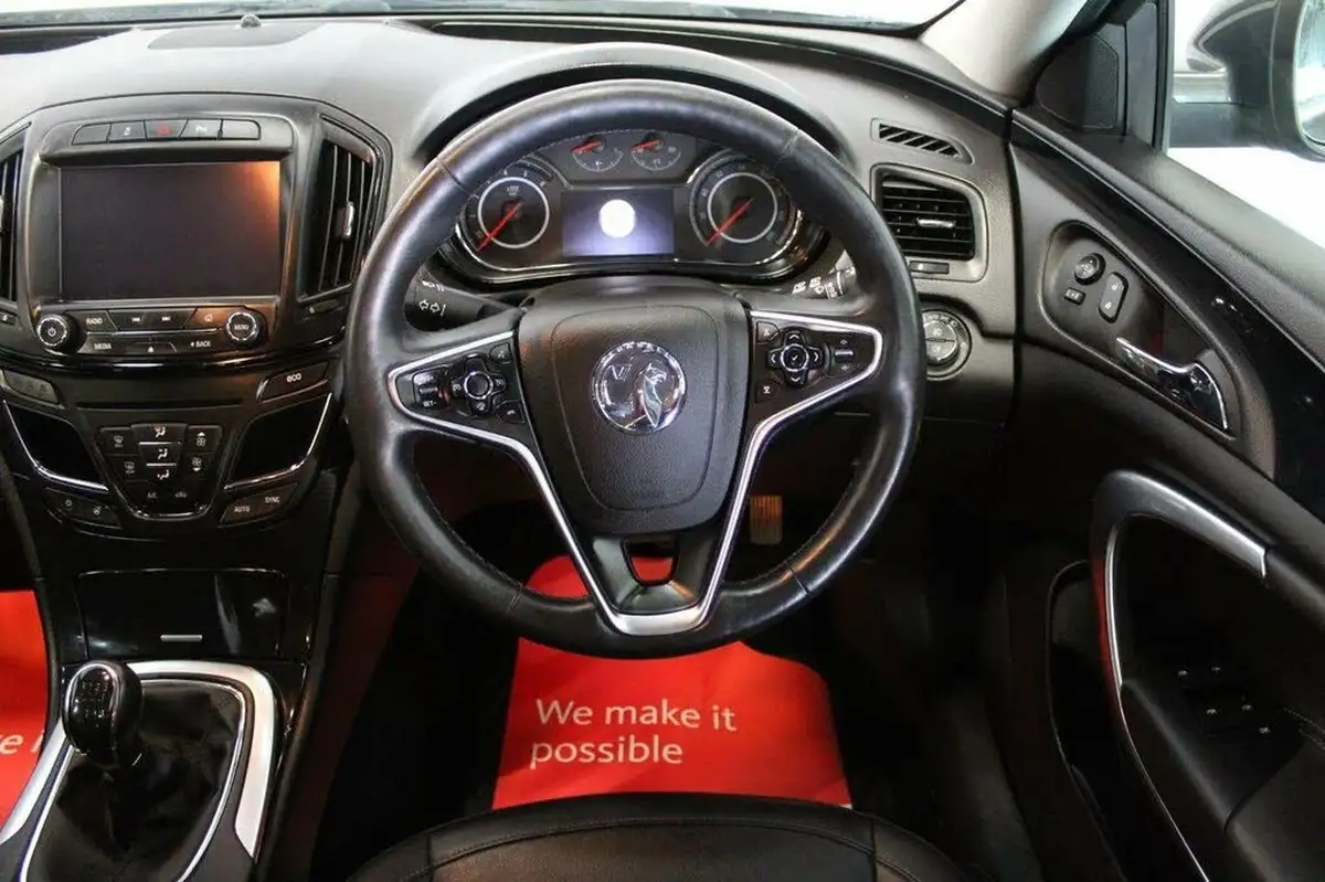 2015-vauxhall-insignia-20cdti-elite-nav-ecoflex-ss-hatchback-5d-big-42