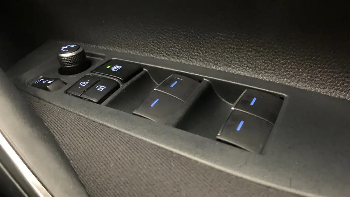 2020-toyota-corolla-20-vvt-i-design-spare-wheel-hatchback-big-35