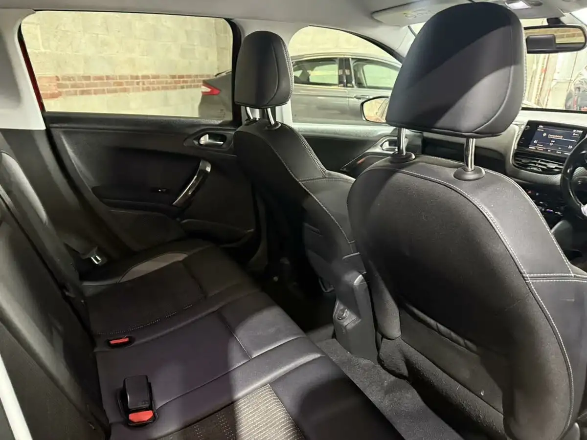 2018-peugeot-2008-suv-12-puretech-allure-82bhp-big-16