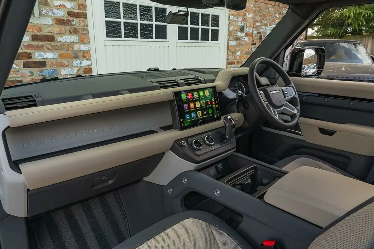 2023-land-rover-90-defender-big-31