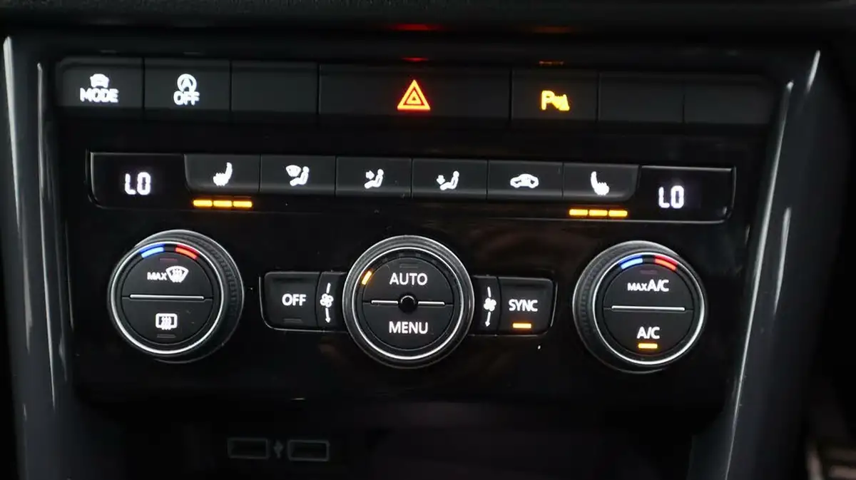 2019-volkswagen-t-roc-16tdi-r-line-big-11