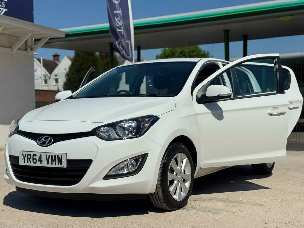 2014-hyundai-i20-12-active-5d-big-20