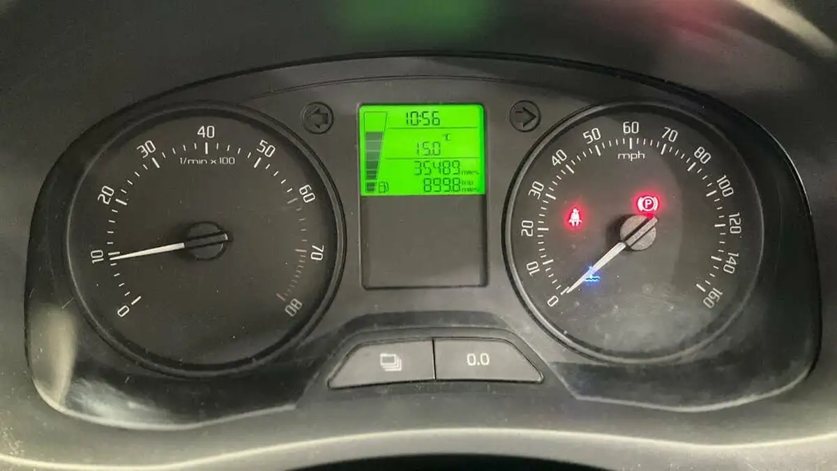 2013-skoda-fabia-12-12v-s-hatchback-1198cc-big-7