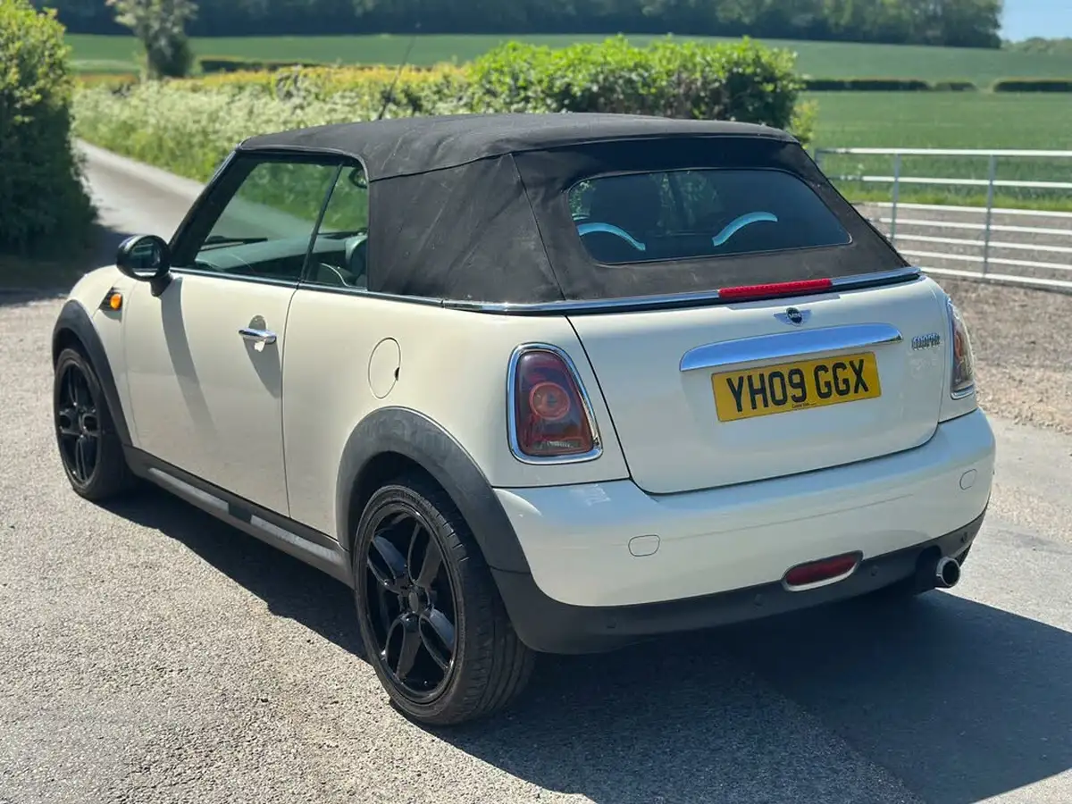 2009-mini-cooper-16-cooper-120bhp-convertible-2d-big-21