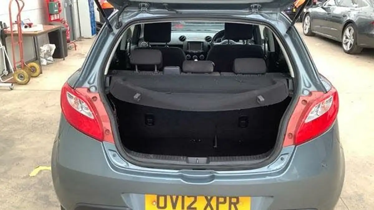 2012-mazda-mazda2-13-venture-big-6