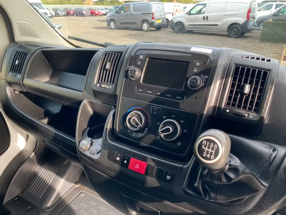 2020-peugeot-boxer-22-bluehdi-professional-435-l4-h2-big-36