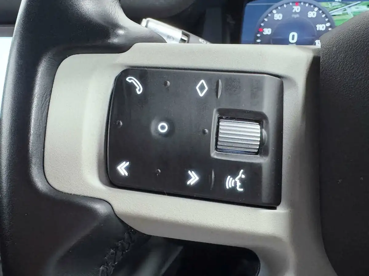 2021-land-rover-90-defender-20-p300-x-dynamic-se-big-47