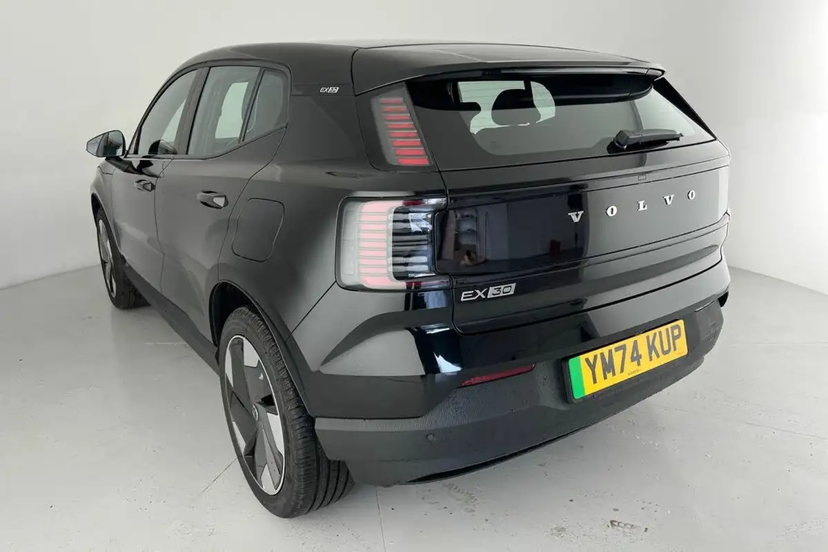 2024-volvo-ex30-e-single-motor-plus-extended-range-big-22