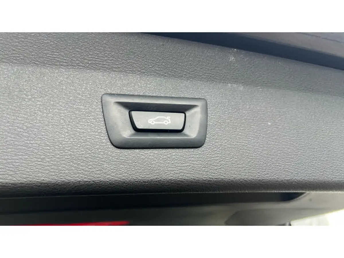 2021-bmw-x1-15-sdrive18i-xline-big-40
